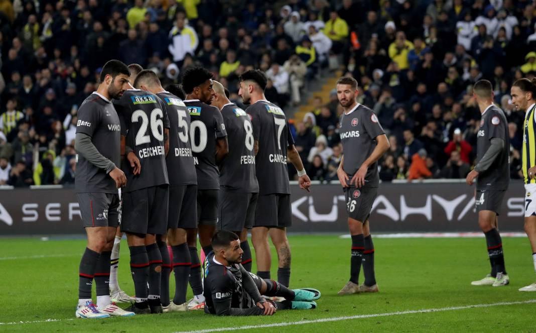 Fenerbahçe Fatih Karagümrük maçından çok özel fotoğraflar: Geri dönüş coşkusu tribünlere böyle yansıdı 43